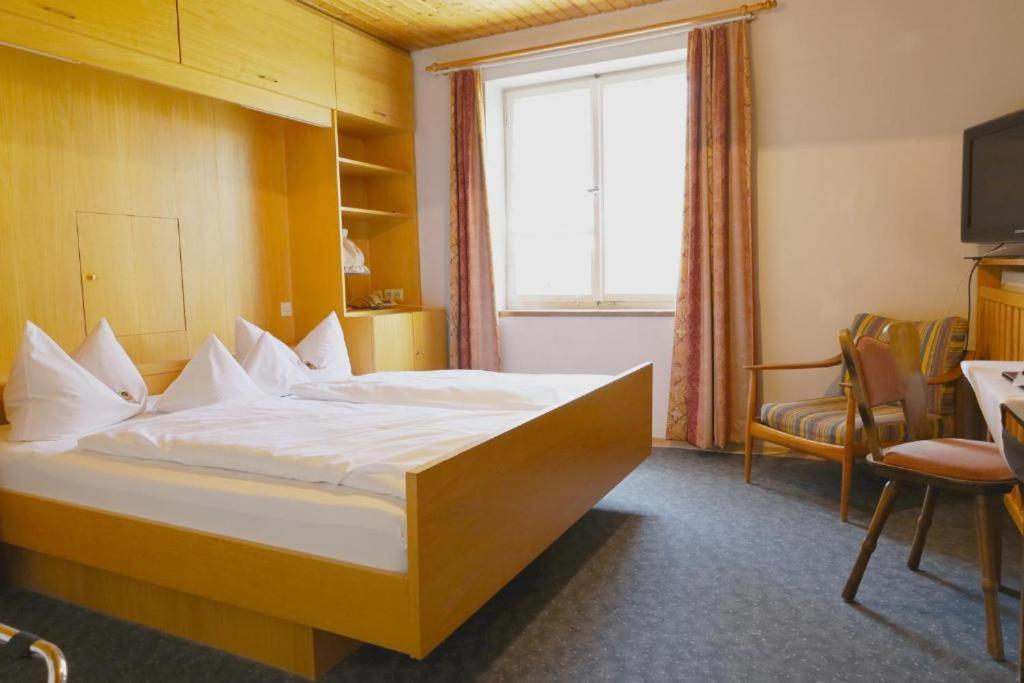 Hotel Gasthof Zur Post Wolfegg Buitenkant foto