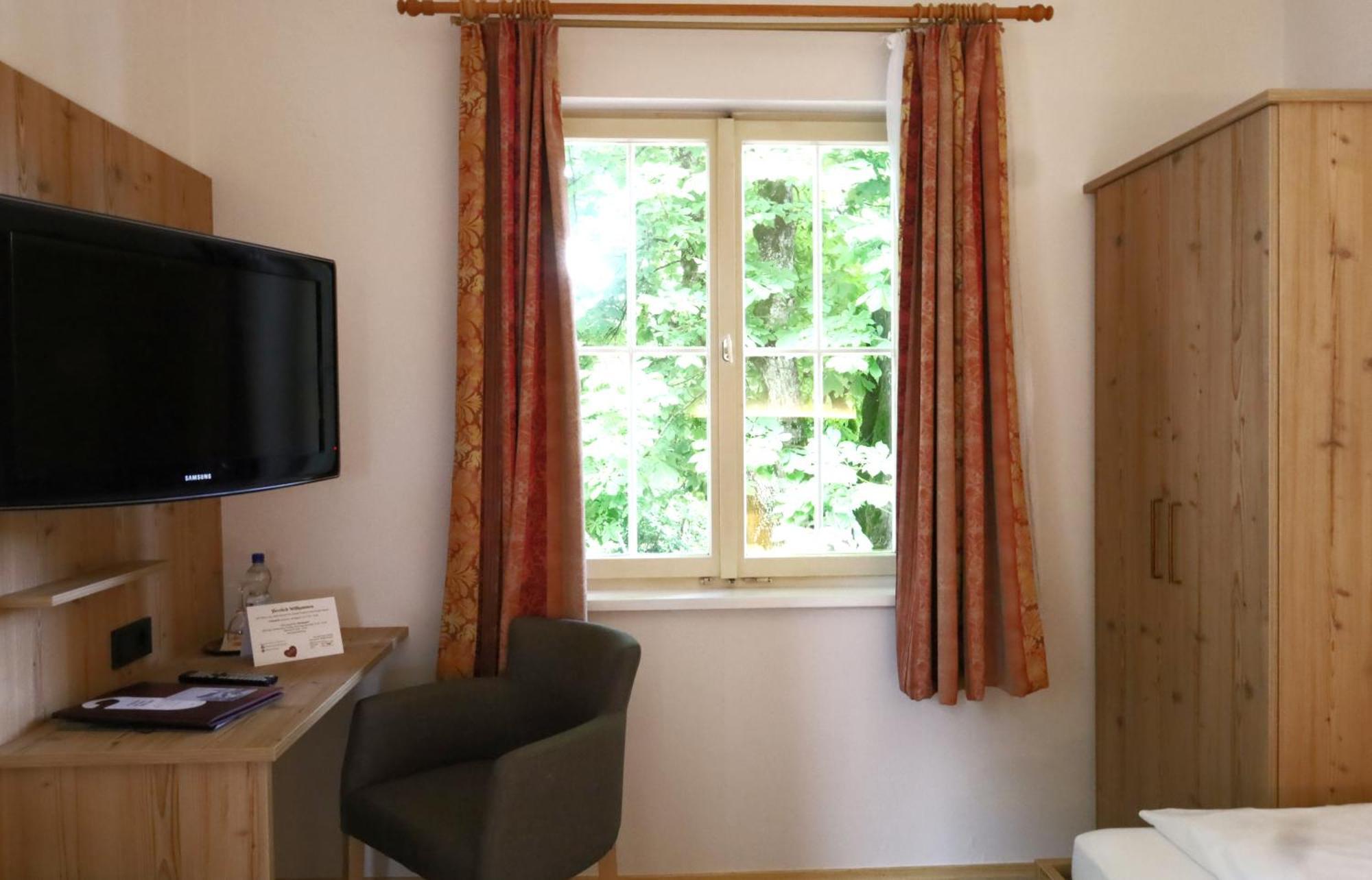 Hotel Gasthof Zur Post Wolfegg Buitenkant foto