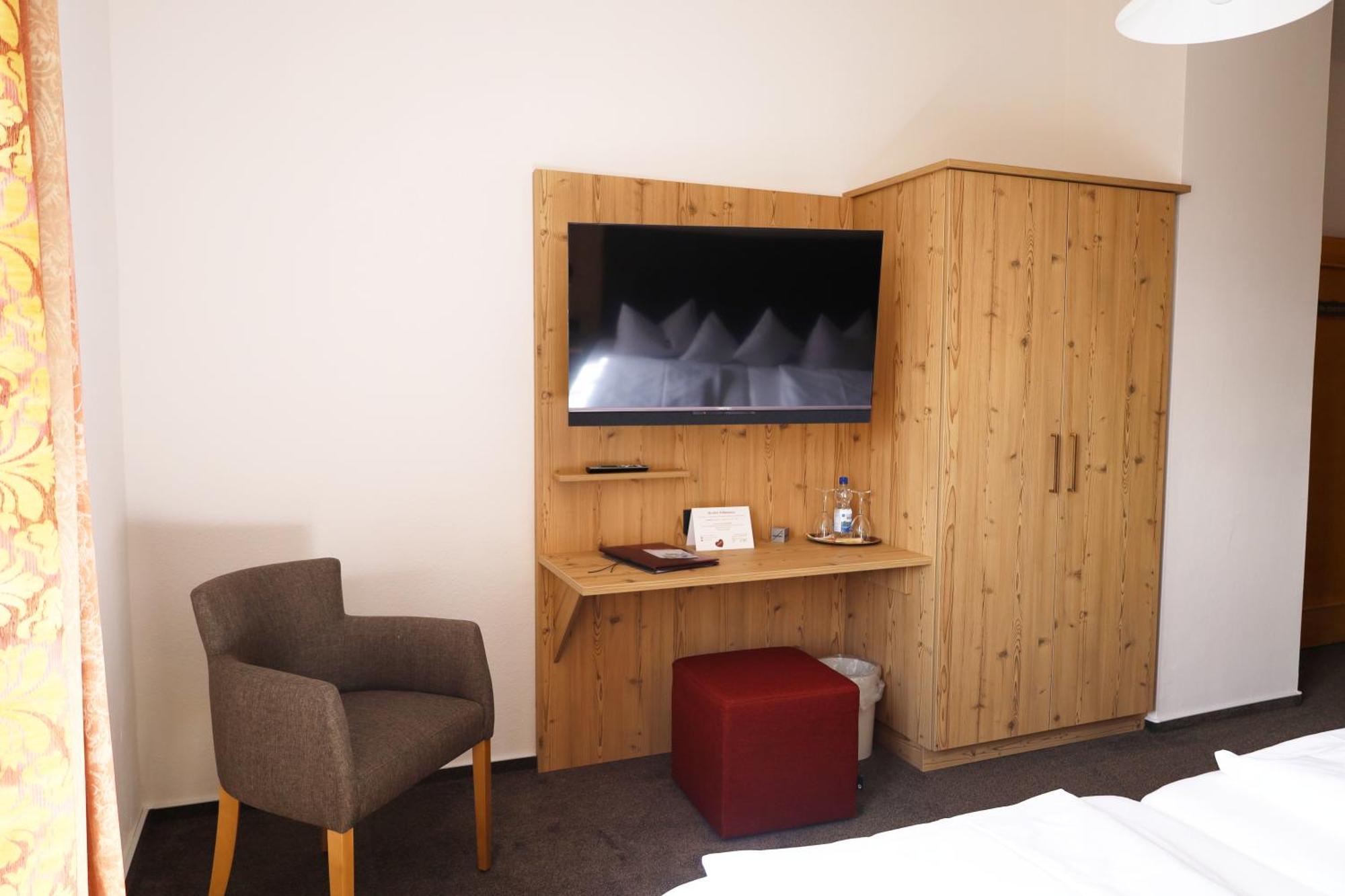 Hotel Gasthof Zur Post Wolfegg Buitenkant foto