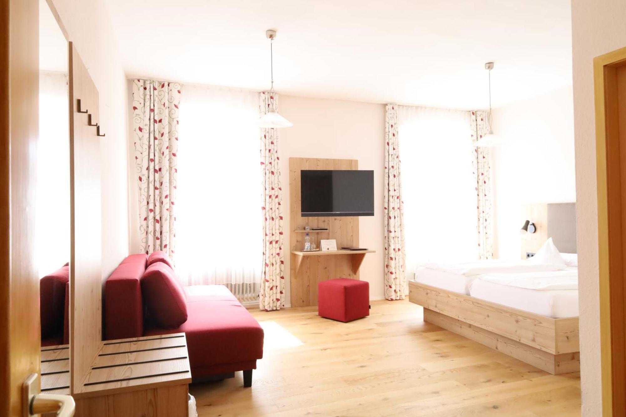 Hotel Gasthof Zur Post Wolfegg Buitenkant foto