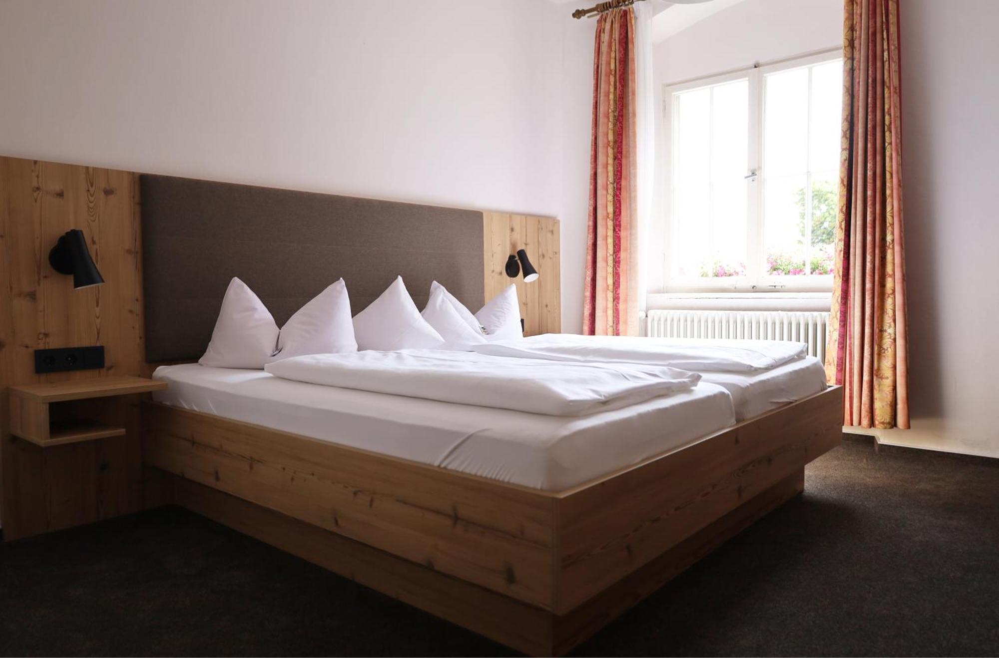 Hotel Gasthof Zur Post Wolfegg Buitenkant foto