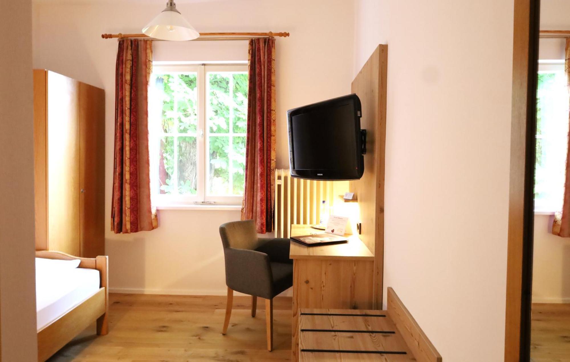 Hotel Gasthof Zur Post Wolfegg Buitenkant foto