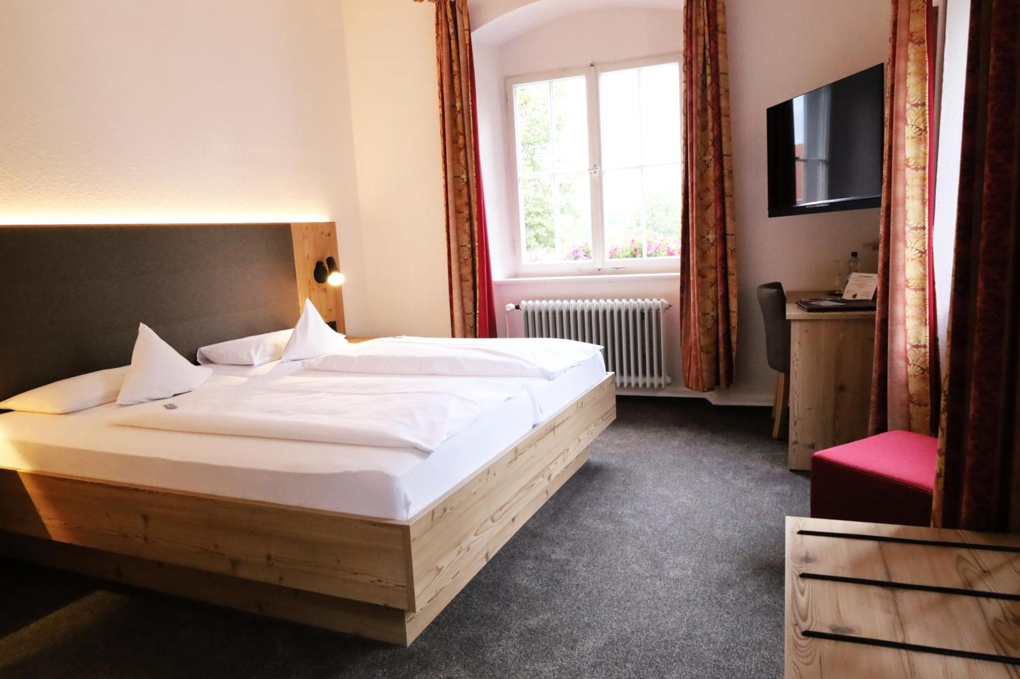Hotel Gasthof Zur Post Wolfegg Buitenkant foto