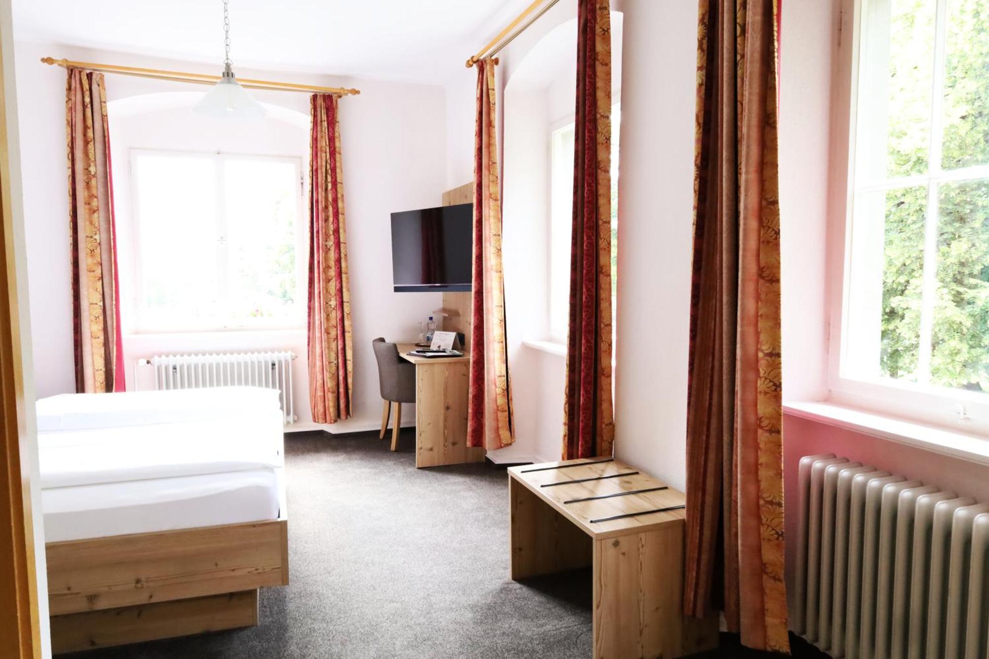 Hotel Gasthof Zur Post Wolfegg Buitenkant foto