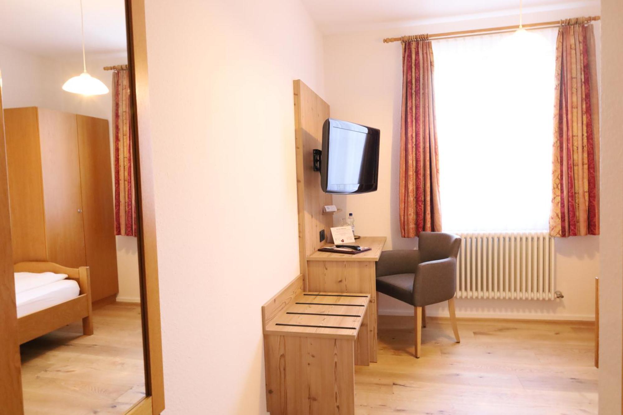 Hotel Gasthof Zur Post Wolfegg Buitenkant foto