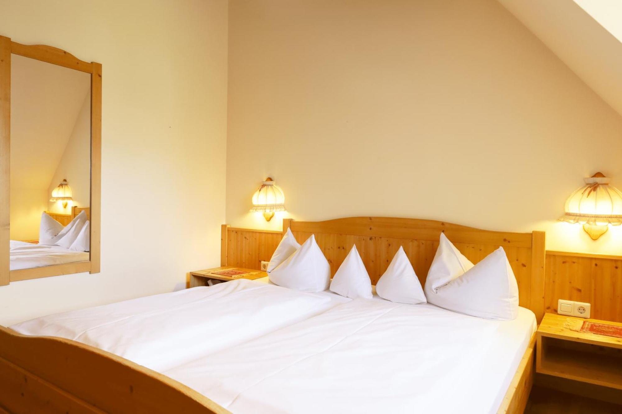 Hotel Gasthof Zur Post Wolfegg Buitenkant foto