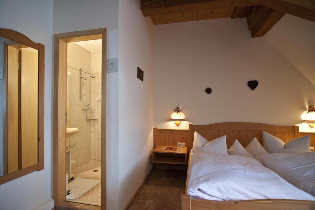 Hotel Gasthof Zur Post Wolfegg Buitenkant foto